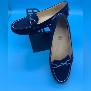 Navy Liz Claiborne loafer. Size 7.5